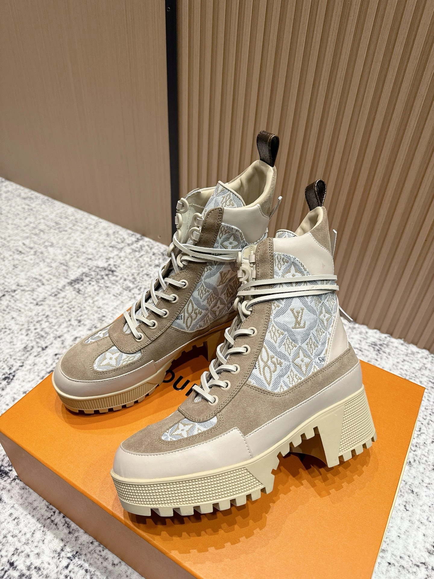 COCO-- 8V 1A9RCS cowhide Heel height ：7cm Waterproof：3.5cm item:E-X362J2909